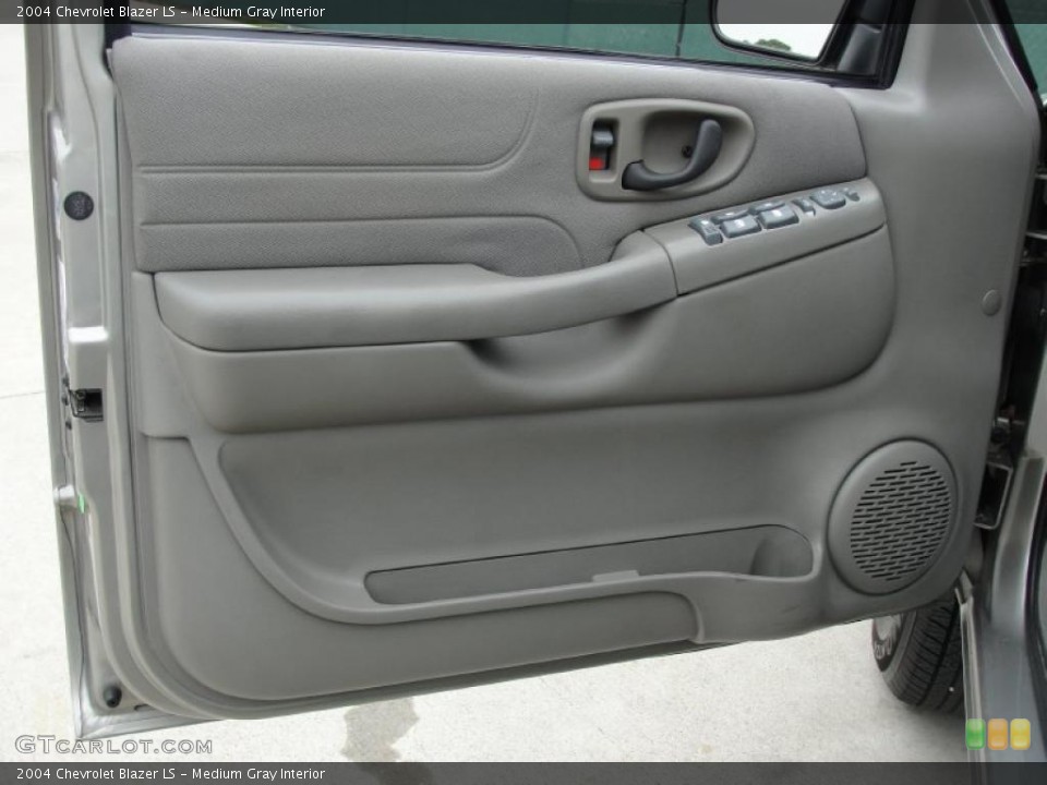 Medium Gray Interior Door Panel for the 2004 Chevrolet Blazer LS #47568527
