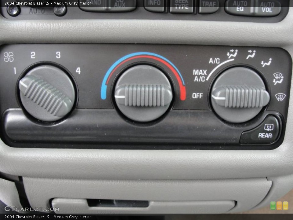 Medium Gray Interior Controls for the 2004 Chevrolet Blazer LS #47568674