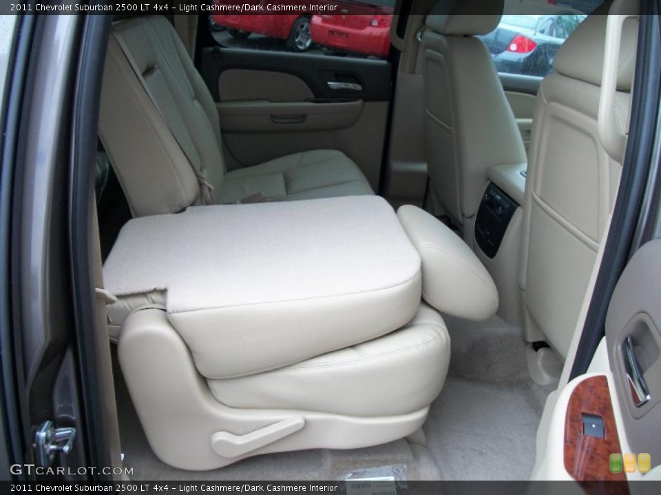 Light Cashmere/Dark Cashmere Interior Photo for the 2011 Chevrolet Suburban 2500 LT 4x4 #47569157