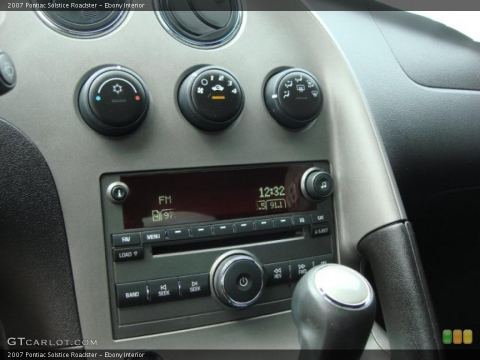Ebony Interior Controls for the 2007 Pontiac Solstice Roadster #47570123