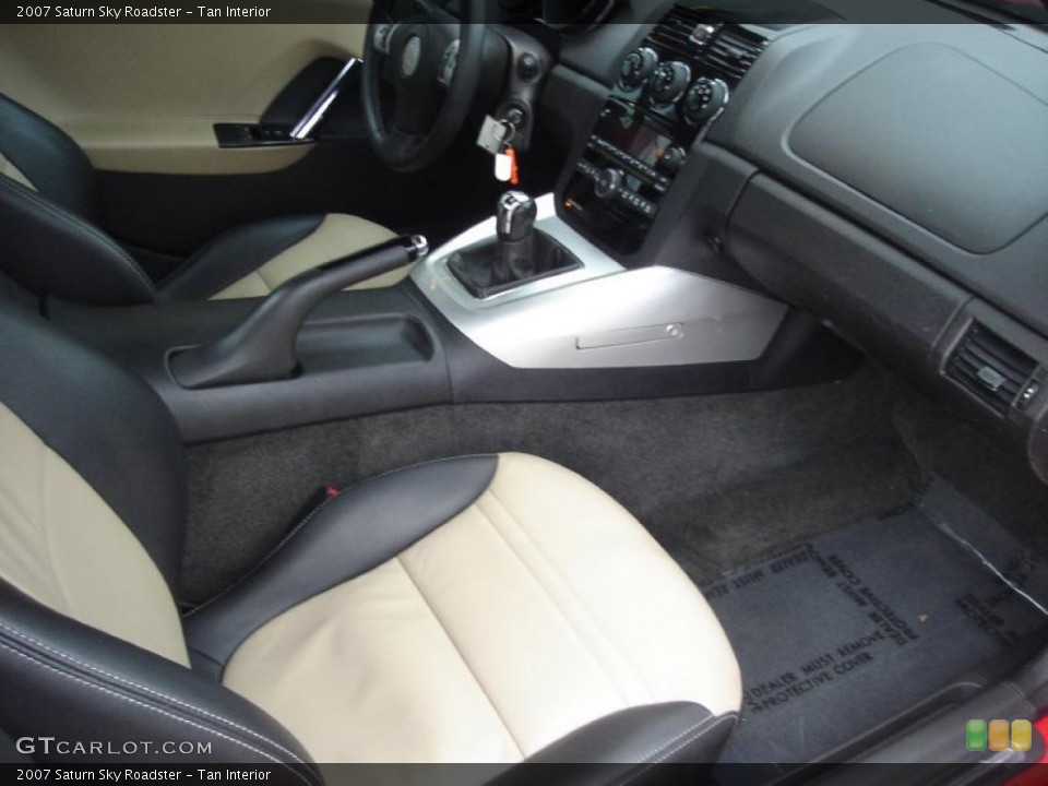 Tan Interior Photo for the 2007 Saturn Sky Roadster #47579558