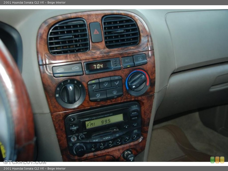 Beige Interior Controls for the 2001 Hyundai Sonata GLS V6 #47582375