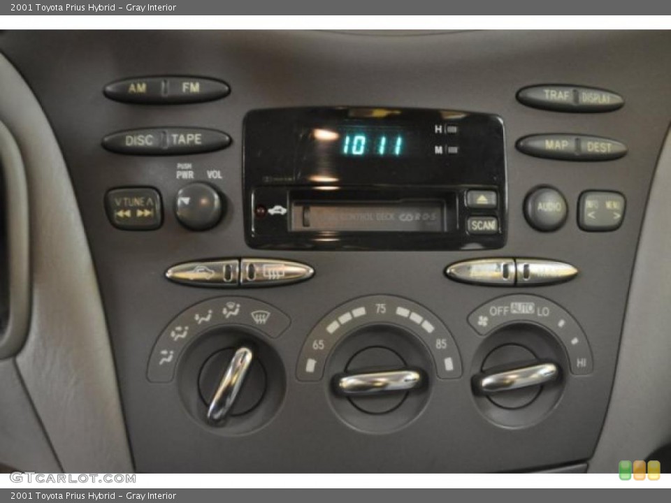 Gray Interior Controls for the 2001 Toyota Prius Hybrid #47590903