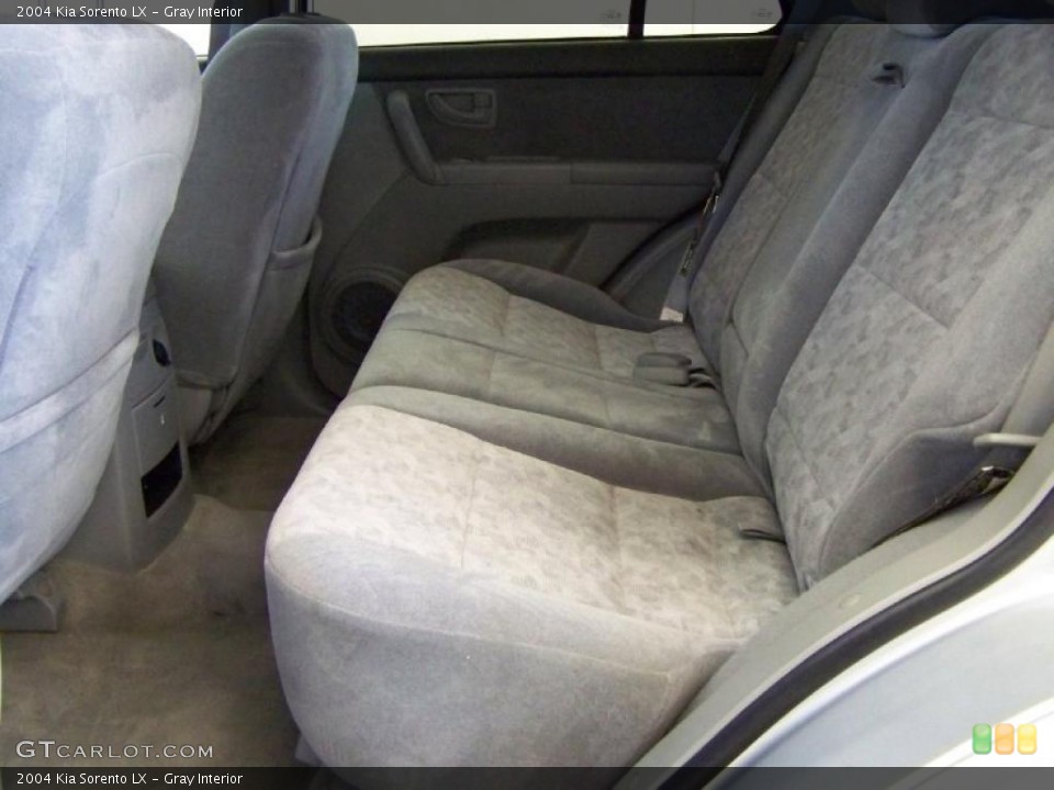 Gray Interior Photo for the 2004 Kia Sorento LX #47591107