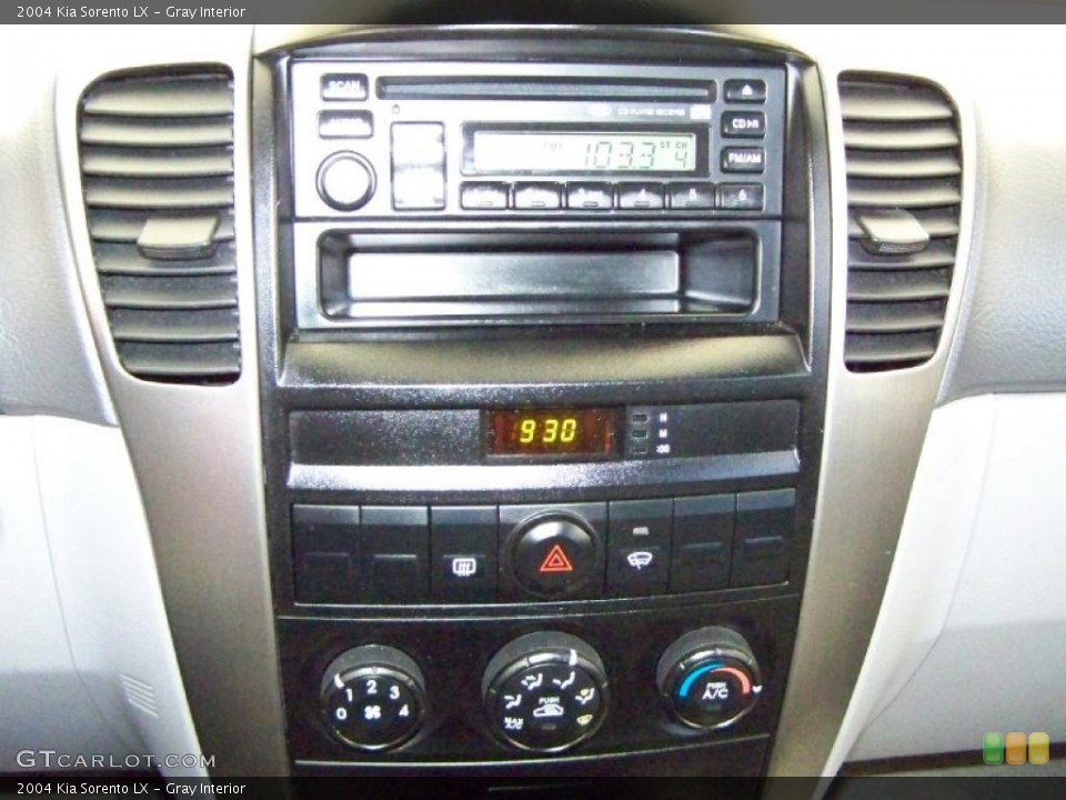 Gray Interior Controls for the 2004 Kia Sorento LX #47591422