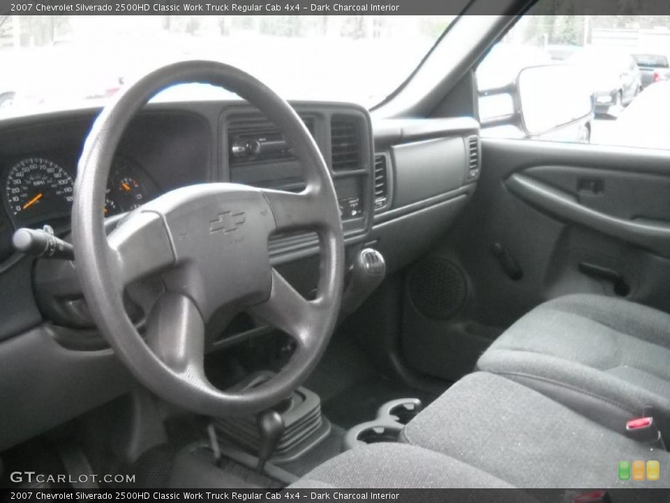 Dark Charcoal Interior Photo for the 2007 Chevrolet Silverado 2500HD Classic Work Truck Regular Cab 4x4 #47612525