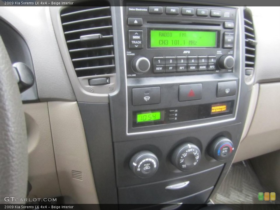 Beige Interior Controls for the 2009 Kia Sorento LX 4x4 #47617769