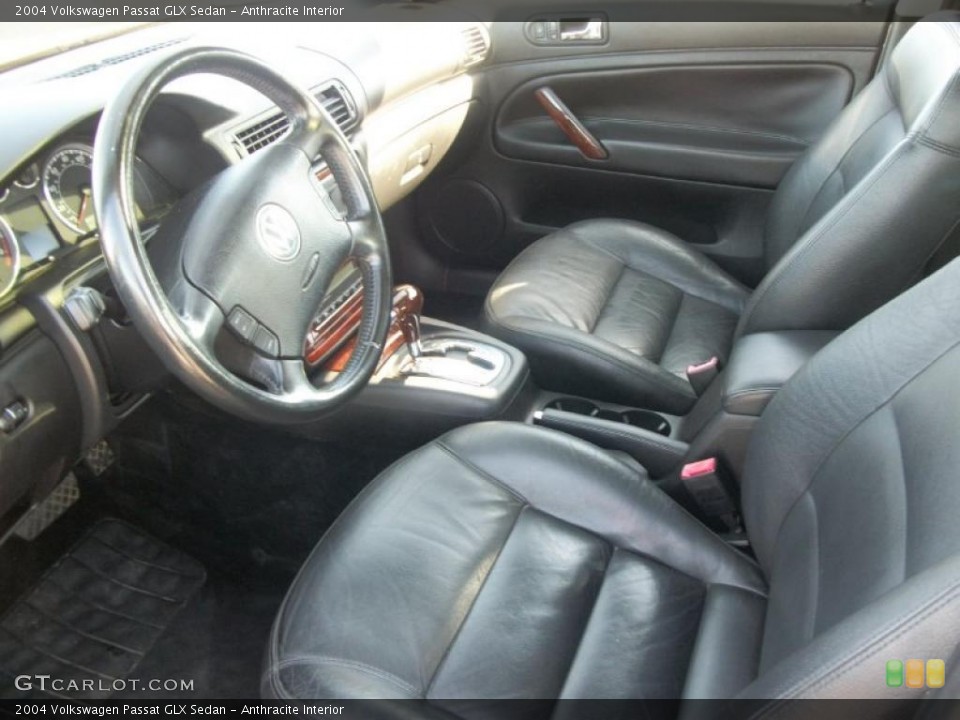Anthracite Interior Photo for the 2004 Volkswagen Passat GLX Sedan #47619308