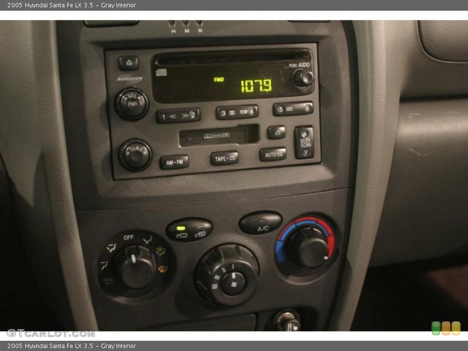Gray Interior Controls for the 2005 Hyundai Santa Fe LX 3.5 #47631485
