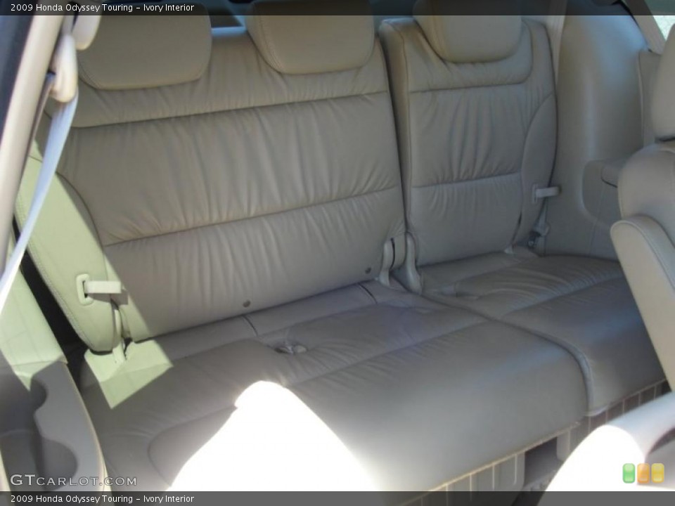 Ivory Interior Photo for the 2009 Honda Odyssey Touring #47634356