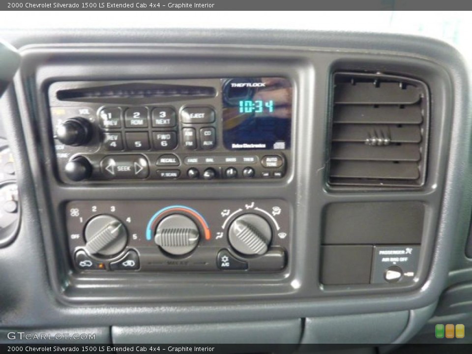 Graphite Interior Controls for the 2000 Chevrolet Silverado 1500 LS Extended Cab 4x4 #47636947
