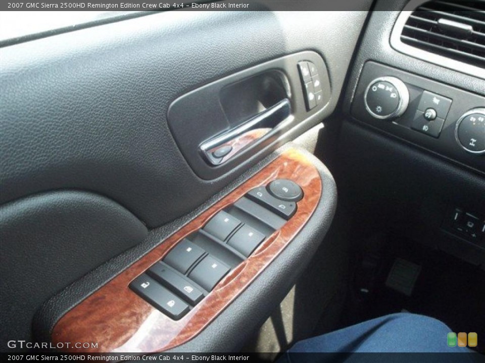 Ebony Black Interior Controls for the 2007 GMC Sierra 2500HD Remington Edition Crew Cab 4x4 #47645683