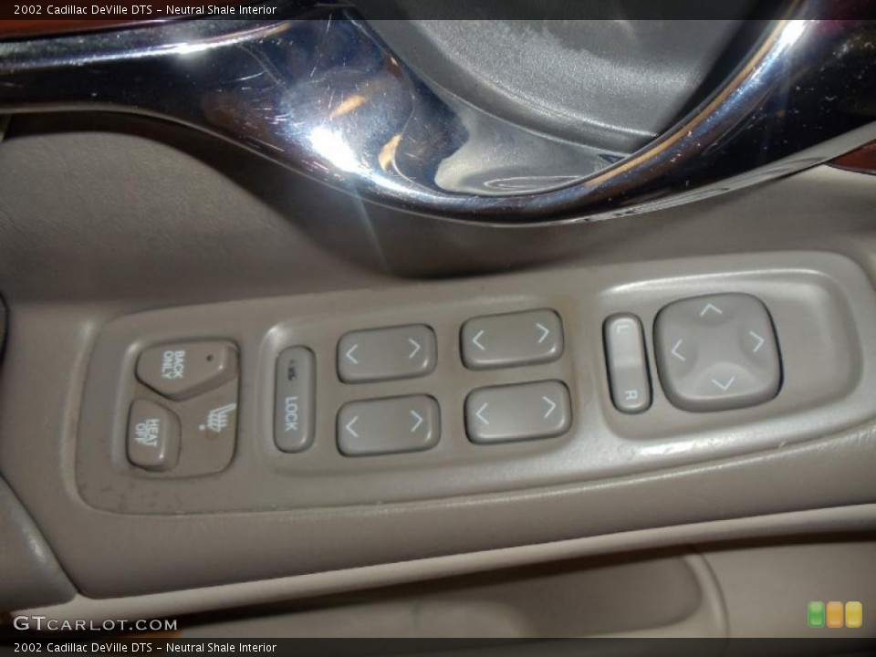 Neutral Shale Interior Controls for the 2002 Cadillac DeVille DTS #47647720