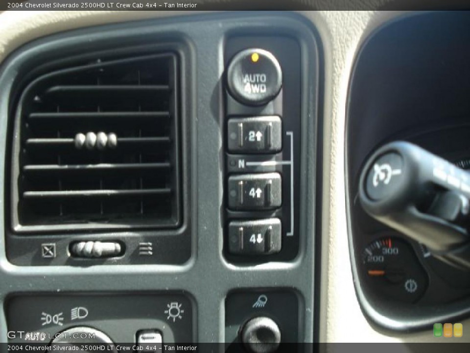 Tan Interior Controls for the 2004 Chevrolet Silverado 2500HD LT Crew Cab 4x4 #47647969