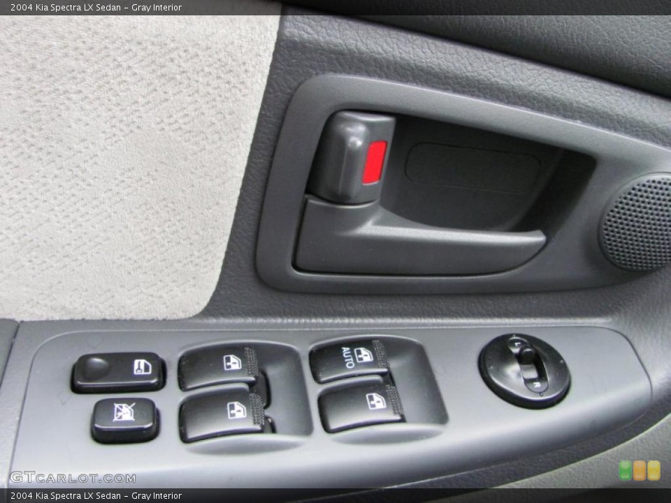 Gray Interior Controls for the 2004 Kia Spectra LX Sedan #47651284