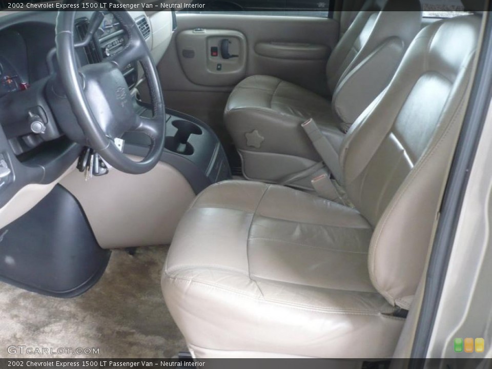 Neutral Interior Photo for the 2002 Chevrolet Express 1500 LT Passenger Van #47651857