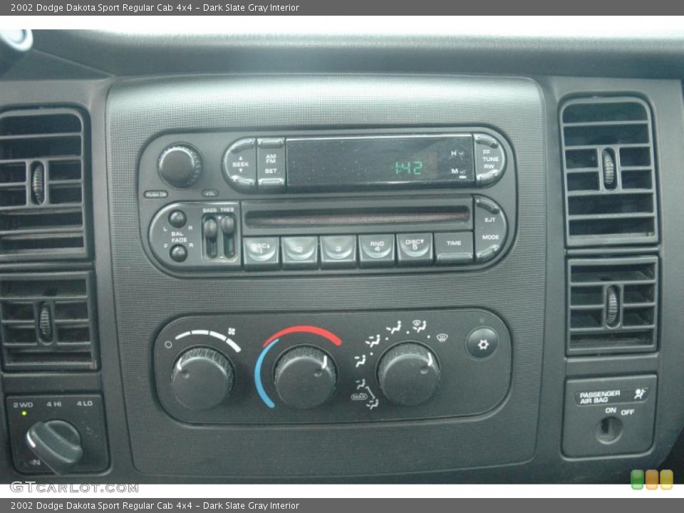 Dark Slate Gray Interior Controls for the 2002 Dodge Dakota Sport Regular Cab 4x4 #47653807