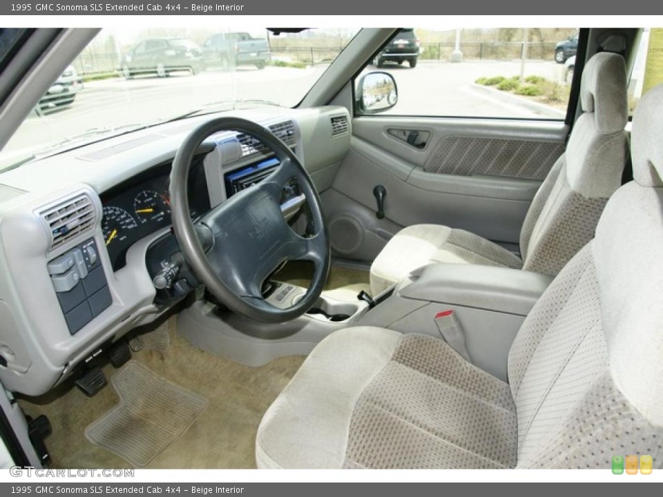 Beige Interior Photo for the 1995 GMC Sonoma SLS Extended Cab 4x4 #47665042
