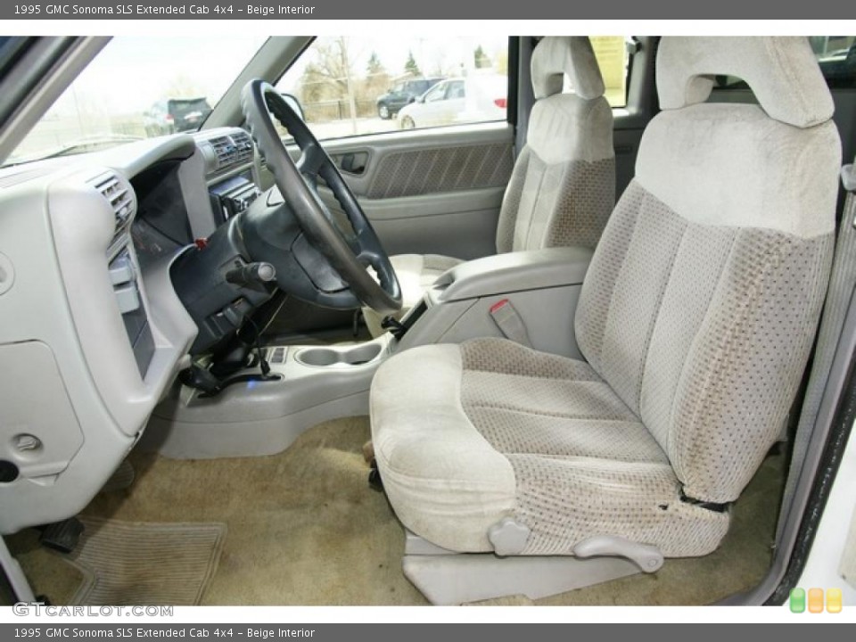 Beige Interior Photo for the 1995 GMC Sonoma SLS Extended Cab 4x4 #47665060