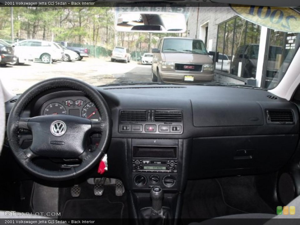 Black Interior Dashboard for the 2001 Volkswagen Jetta GLS Sedan #47688316