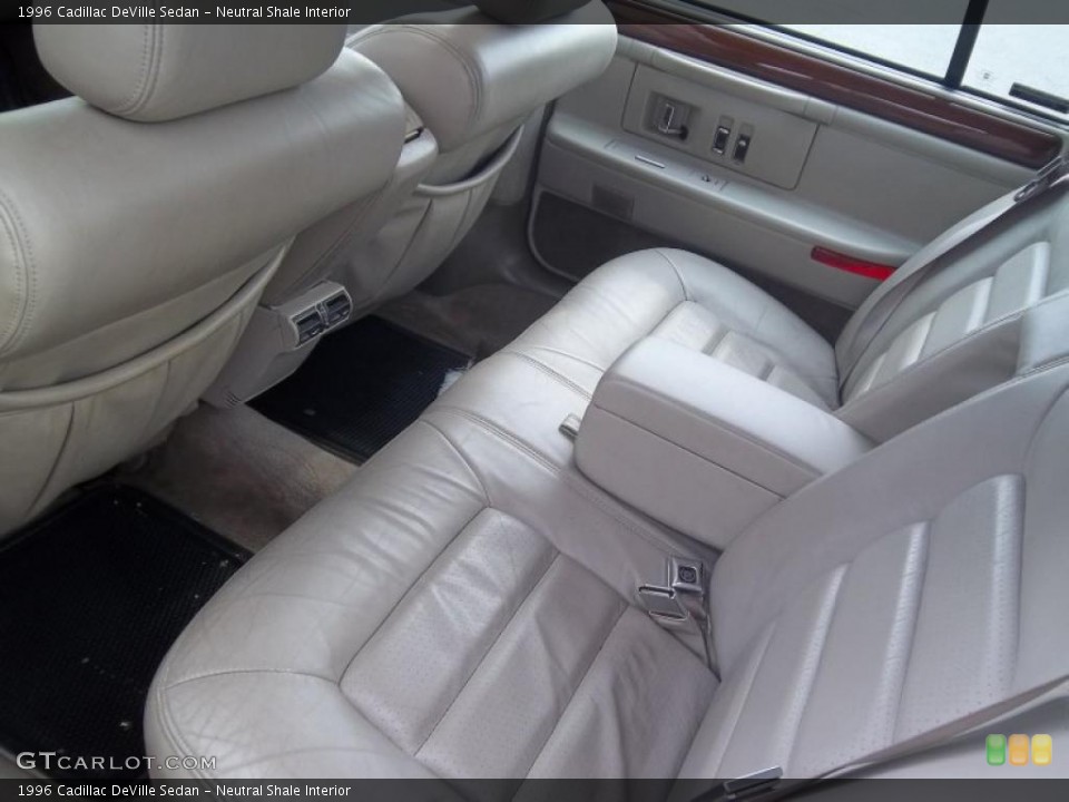 Neutral Shale Interior Photo for the 1996 Cadillac DeVille Sedan #47689557