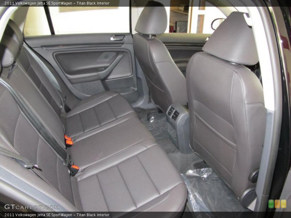 Titan Black Interior Photo for the 2011 Volkswagen Jetta SE SportWagen #47711328