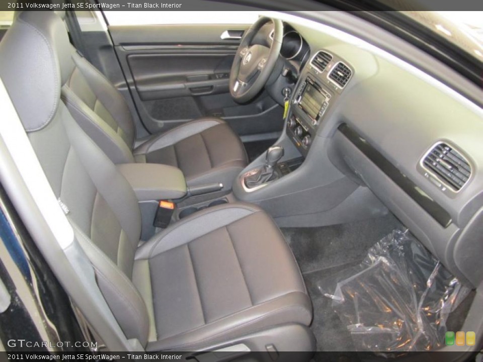 Titan Black Interior Photo for the 2011 Volkswagen Jetta SE SportWagen #47711358