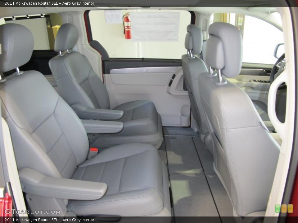 Aero Gray Interior Photo for the 2011 Volkswagen Routan SEL #47711937
