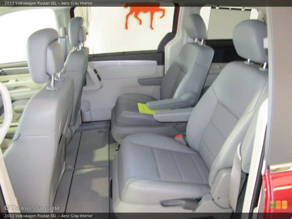 Aero Gray Interior Photo for the 2011 Volkswagen Routan SEL #47711979