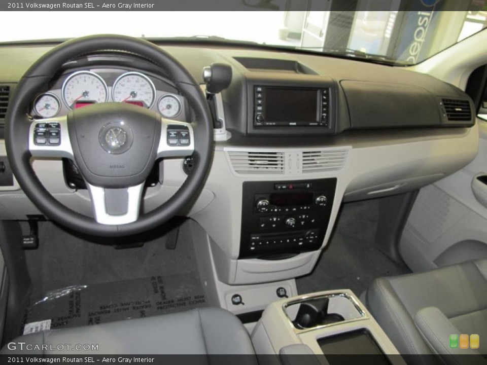 Aero Gray Interior Dashboard for the 2011 Volkswagen Routan SEL #47712006