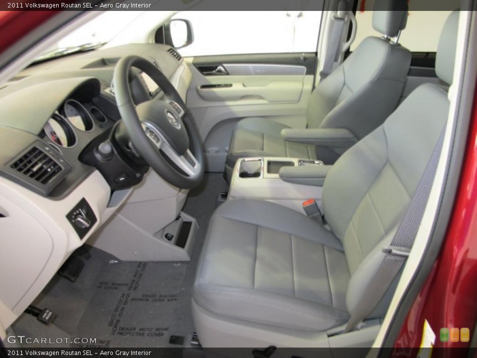 Aero Gray Interior Photo for the 2011 Volkswagen Routan SEL #47712021