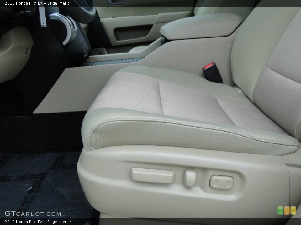 Beige Interior Photo for the 2010 Honda Pilot EX #47730498