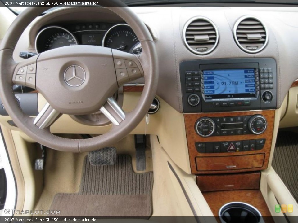Macadamia Interior Dashboard for the 2007 Mercedes-Benz GL 450 #47732515