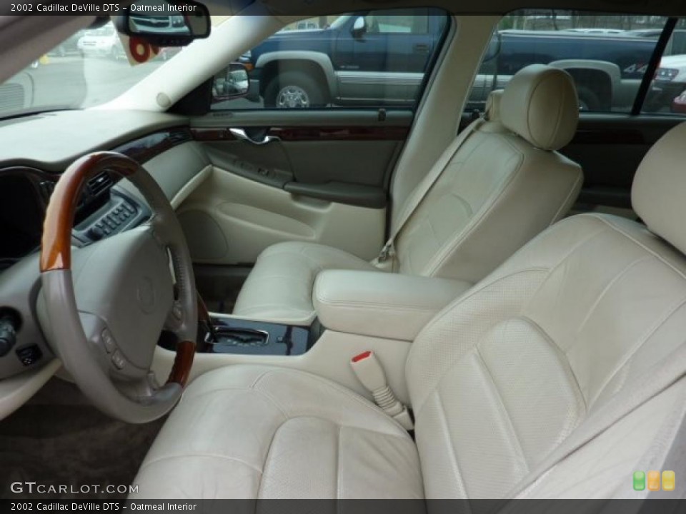 Oatmeal Interior Photo for the 2002 Cadillac DeVille DTS #47734624