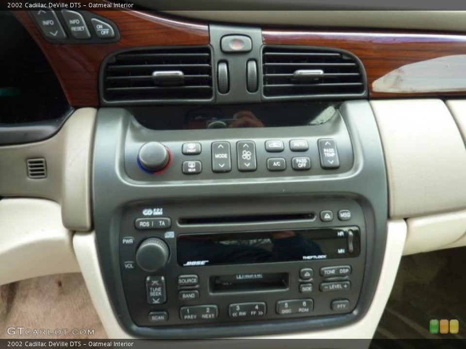 Oatmeal Interior Controls for the 2002 Cadillac DeVille DTS #47734699