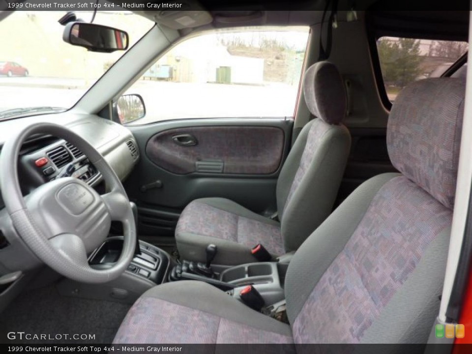 Medium Gray Interior Photo for the 1999 Chevrolet Tracker Soft Top 4x4 #47735050