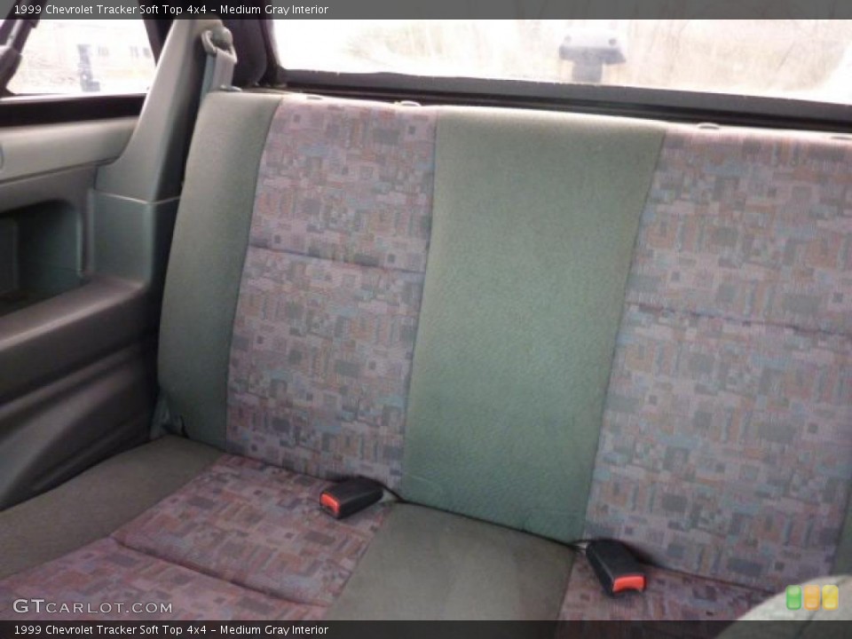 Medium Gray Interior Photo for the 1999 Chevrolet Tracker Soft Top 4x4 #47735074