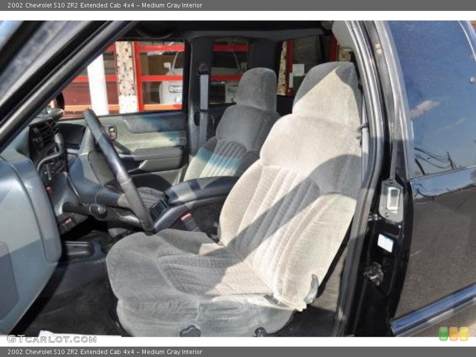 Medium Gray Interior Photo for the 2002 Chevrolet S10 ZR2 Extended Cab 4x4 #47735428