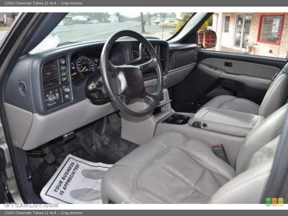 Gray Interior Photo for the 2000 Chevrolet Tahoe LS 4x4 #47735626