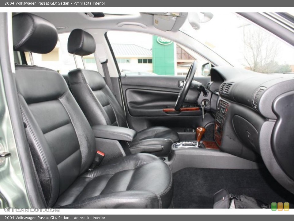 Anthracite Interior Photo for the 2004 Volkswagen Passat GLX Sedan #47742265