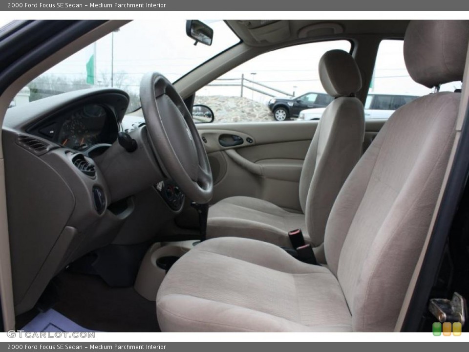 Medium Parchment Interior Photo for the 2000 Ford Focus SE Sedan #47742856