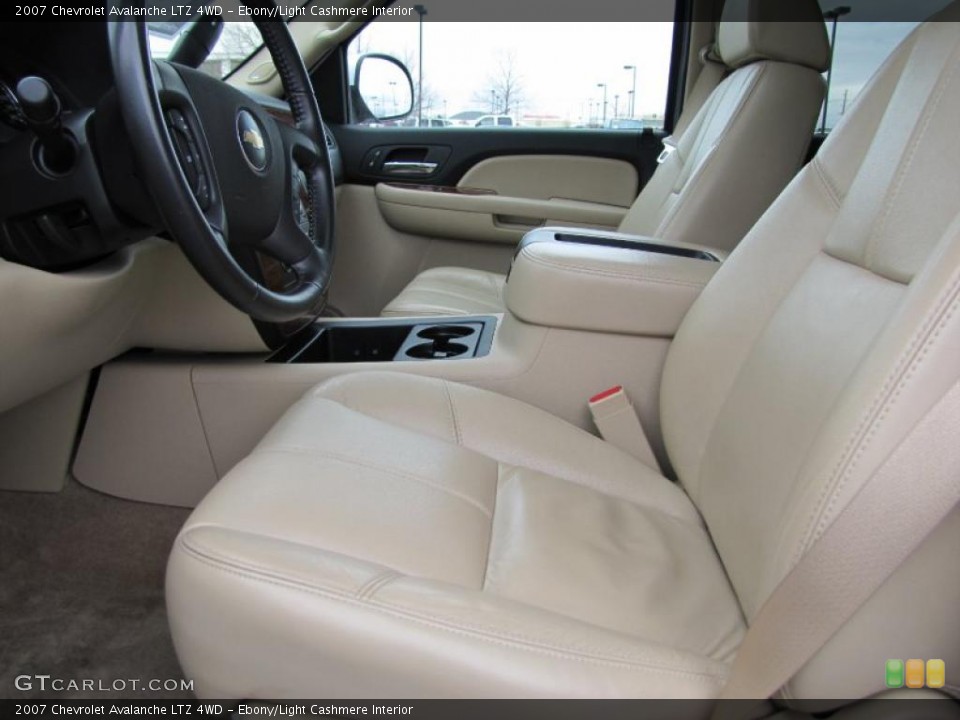 Ebony/Light Cashmere Interior Photo for the 2007 Chevrolet Avalanche LTZ 4WD #47752616