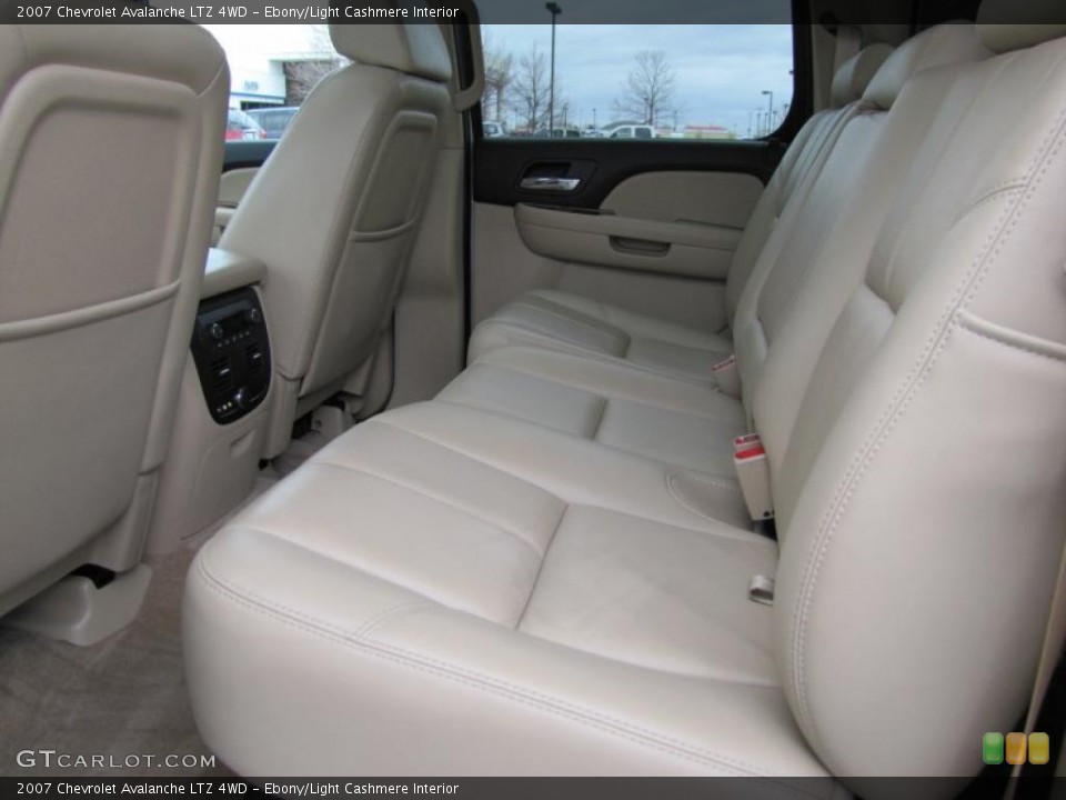 Ebony/Light Cashmere Interior Photo for the 2007 Chevrolet Avalanche LTZ 4WD #47752625