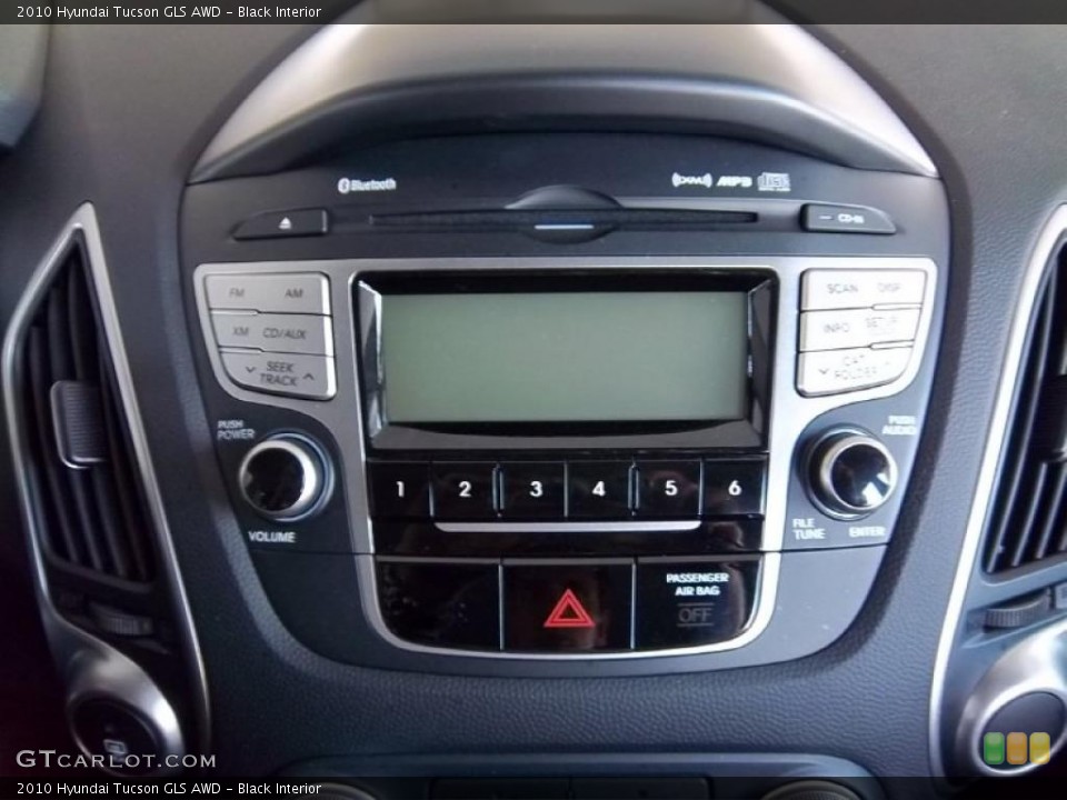 Black Interior Controls for the 2010 Hyundai Tucson GLS AWD #47756997