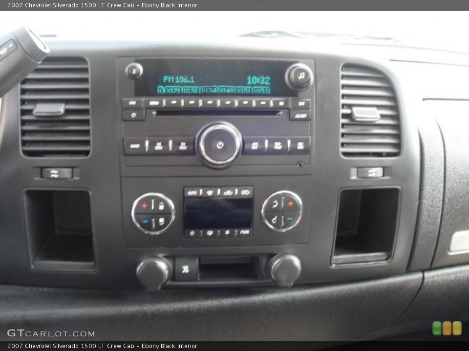 Ebony Black Interior Controls for the 2007 Chevrolet Silverado 1500 LT Crew Cab #47768439