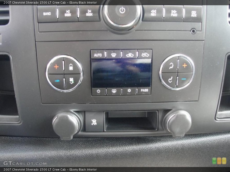 Ebony Black Interior Controls for the 2007 Chevrolet Silverado 1500 LT Crew Cab #47768463