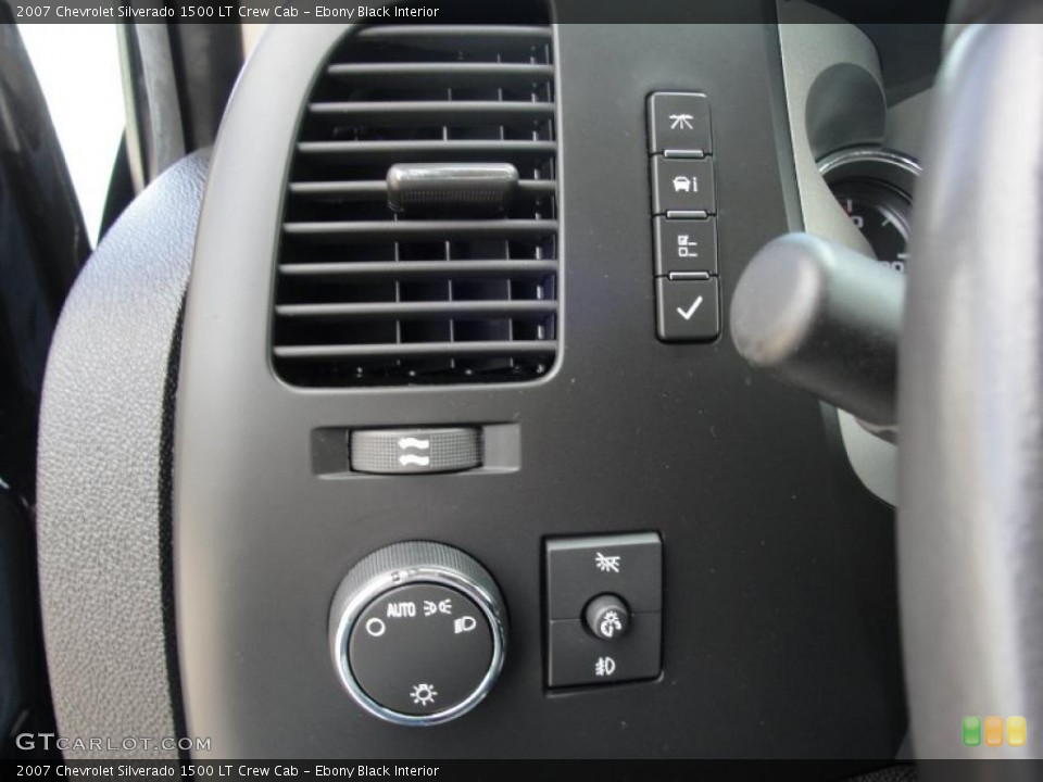 Ebony Black Interior Controls for the 2007 Chevrolet Silverado 1500 LT Crew Cab #47768511
