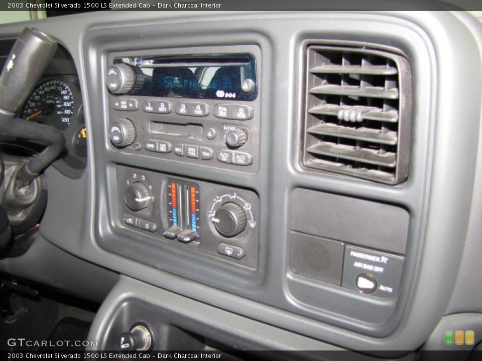 Dark Charcoal Interior Controls for the 2003 Chevrolet Silverado 1500 LS Extended Cab #47770203
