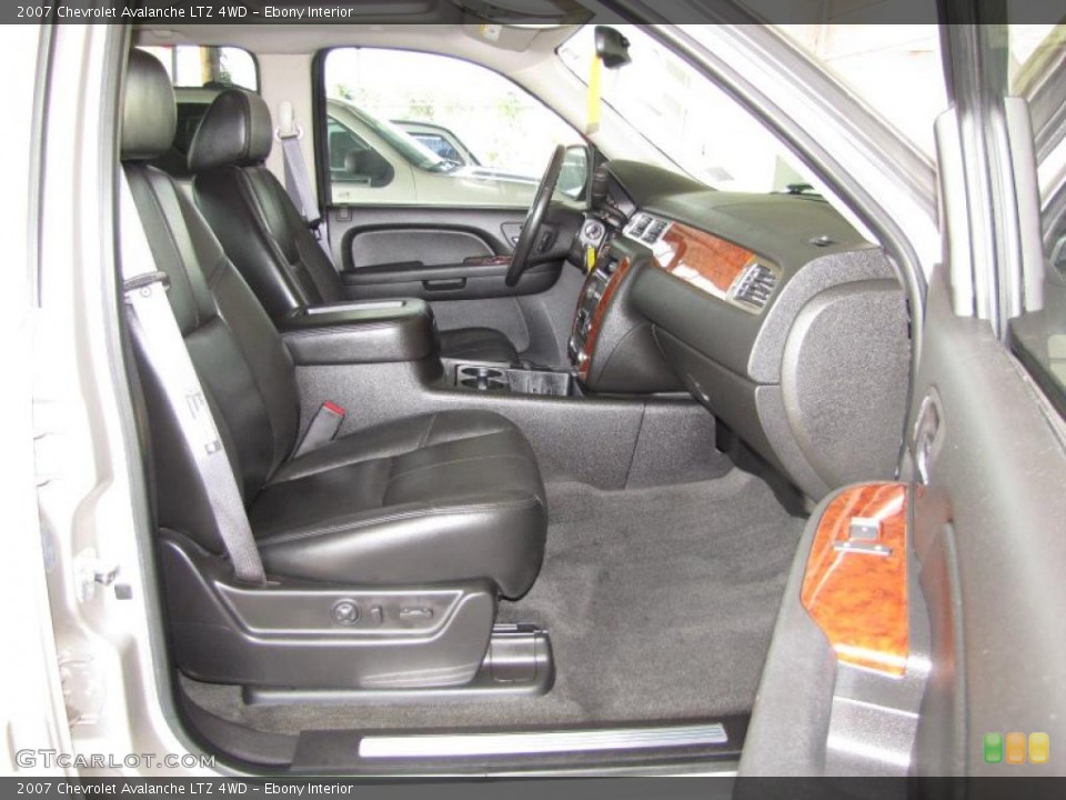 Ebony Interior Photo for the 2007 Chevrolet Avalanche LTZ 4WD #47771136