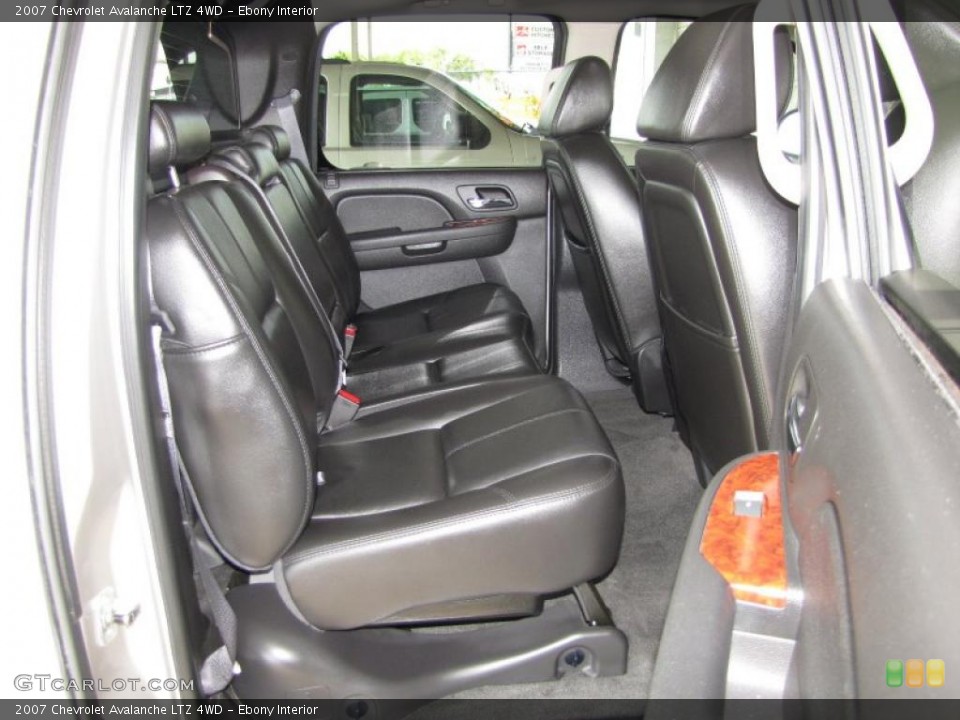 Ebony Interior Photo for the 2007 Chevrolet Avalanche LTZ 4WD #47771151